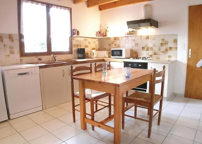 Hébergement de vacances Three-bedroom In Sur *