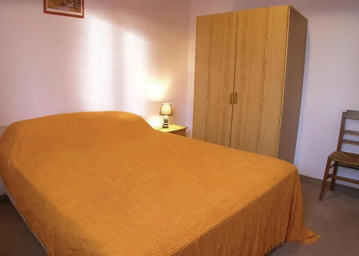 Hébergement de vacances Three-bedroom In Sur *