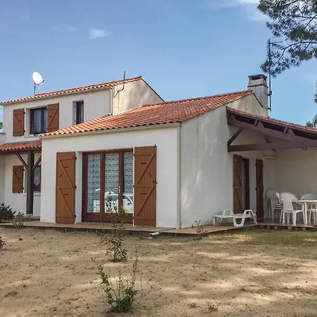 Casa vacanze 3 Bedroom Beautiful Home In La Tranche Sur Mer